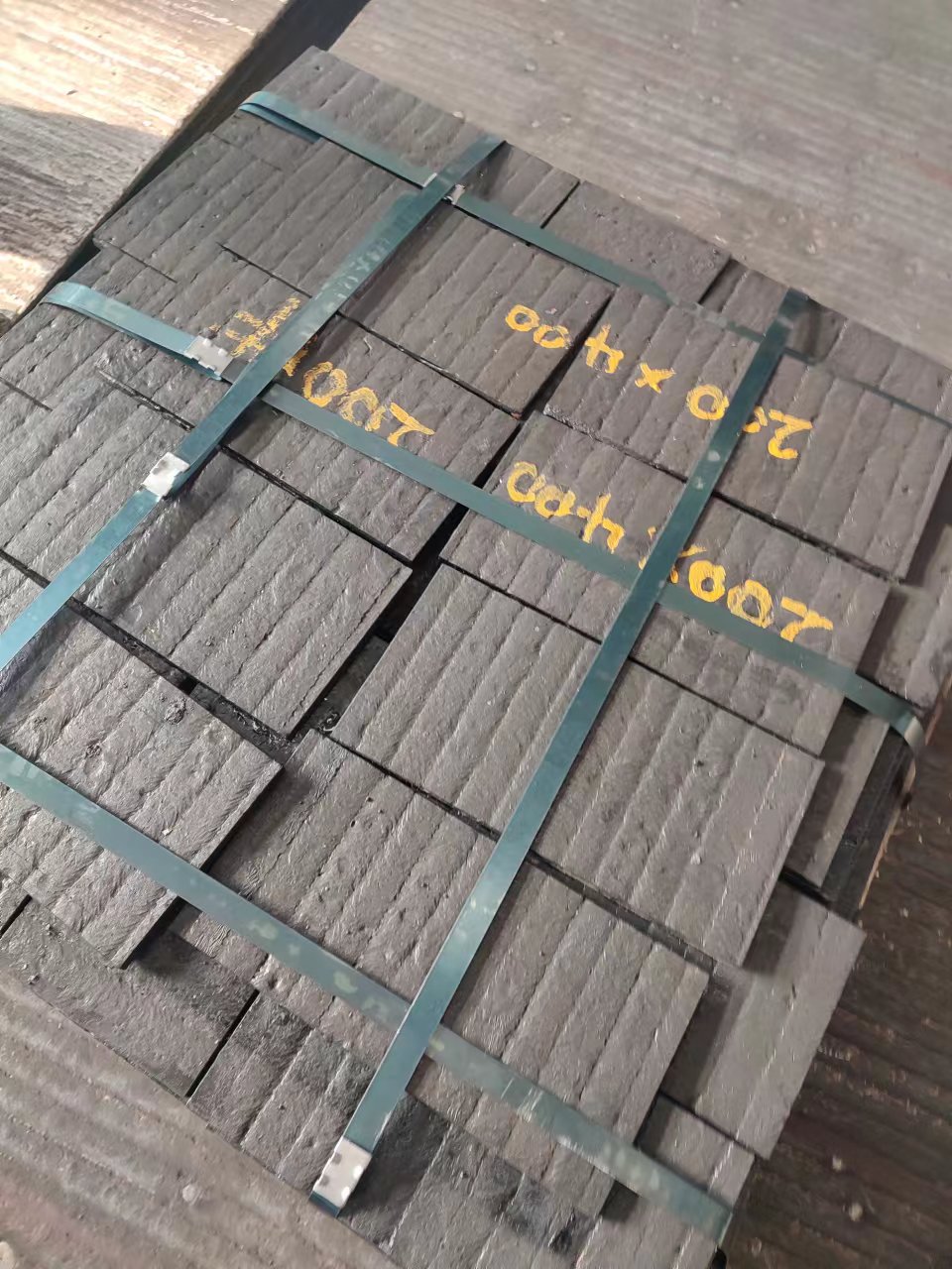 甘肃堆焊耐磨板耐磨钢板