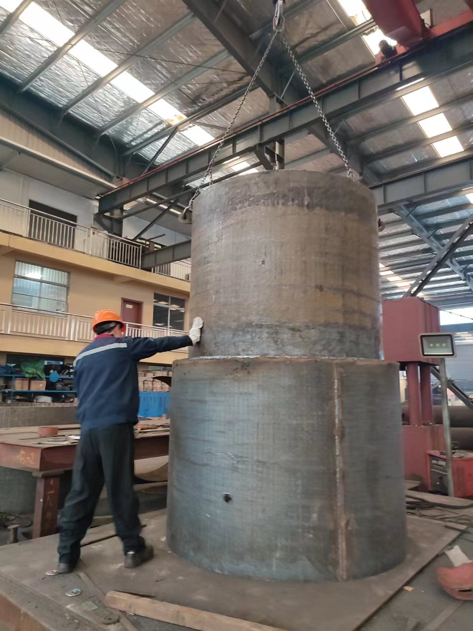 甘肃碳化铬耐磨料仓 碎玻璃料仓 堆焊耐磨钢板
